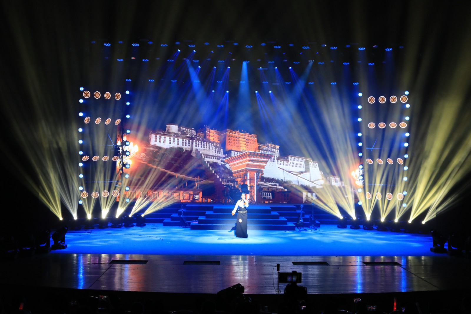 声动人心，溢彩流光 | 雅江光电灯光照耀"戏韵留声"校园歌手大赛决赛